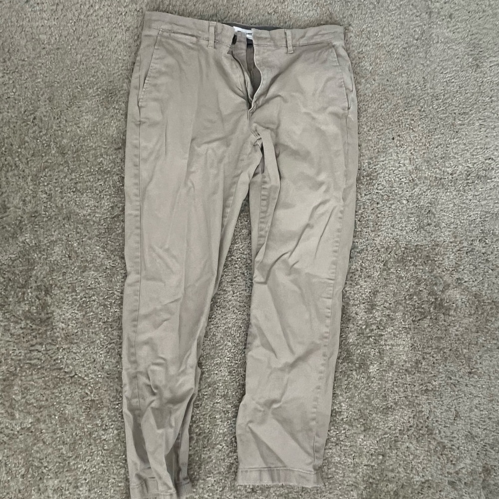 Amazon Essentials Tan Chinos Classic Versatile Style